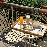Metro Hotel Apartments Szálloda 3*