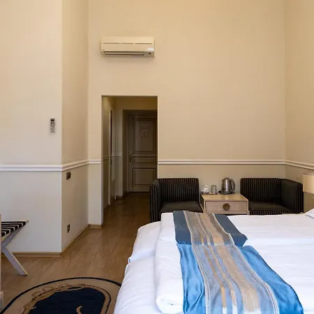 Metro Hotel 3*