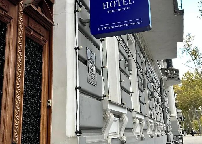 Hotel Метро Готель Апартаменти 3*