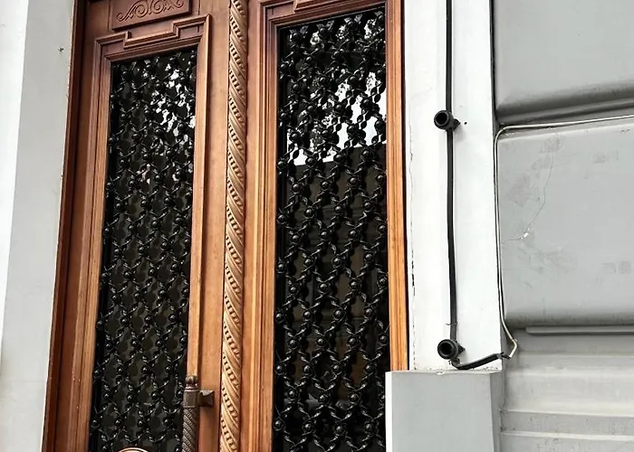 Метро Готель Апартаменти 3*