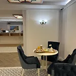 Метро Готель Апартаменти 3*