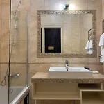 Отель Метро Готель Апартаменти