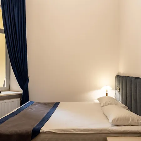 Hotel Метро Готель Апартаменти 3*