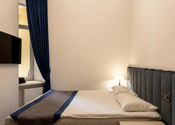 Hotel Метро Готель Апартаменти 3*