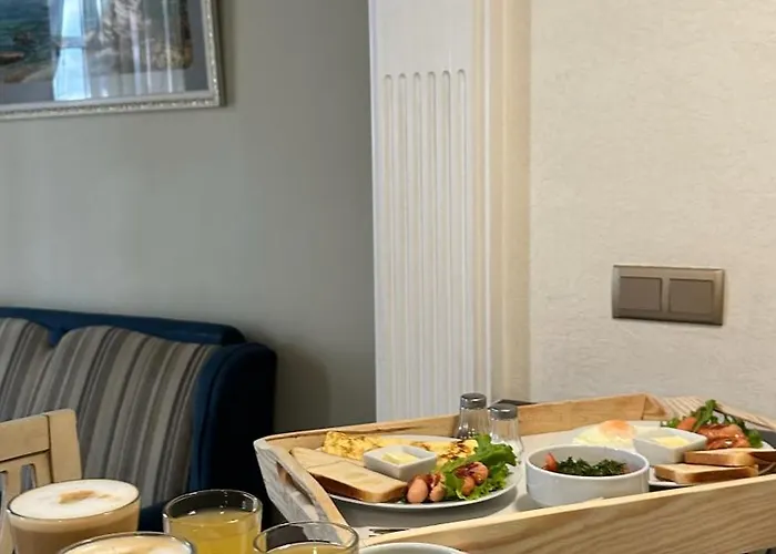 Метро Готель Апартаменти Hotel 3*